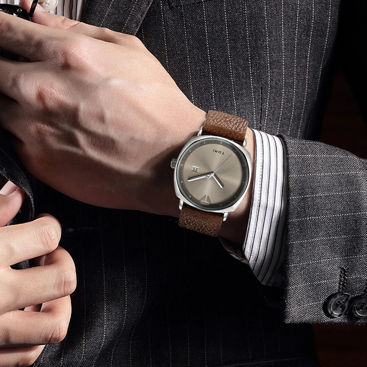 TOMI Minimalist Numberless Quartz Watch with Round Case and Brown PU Strap