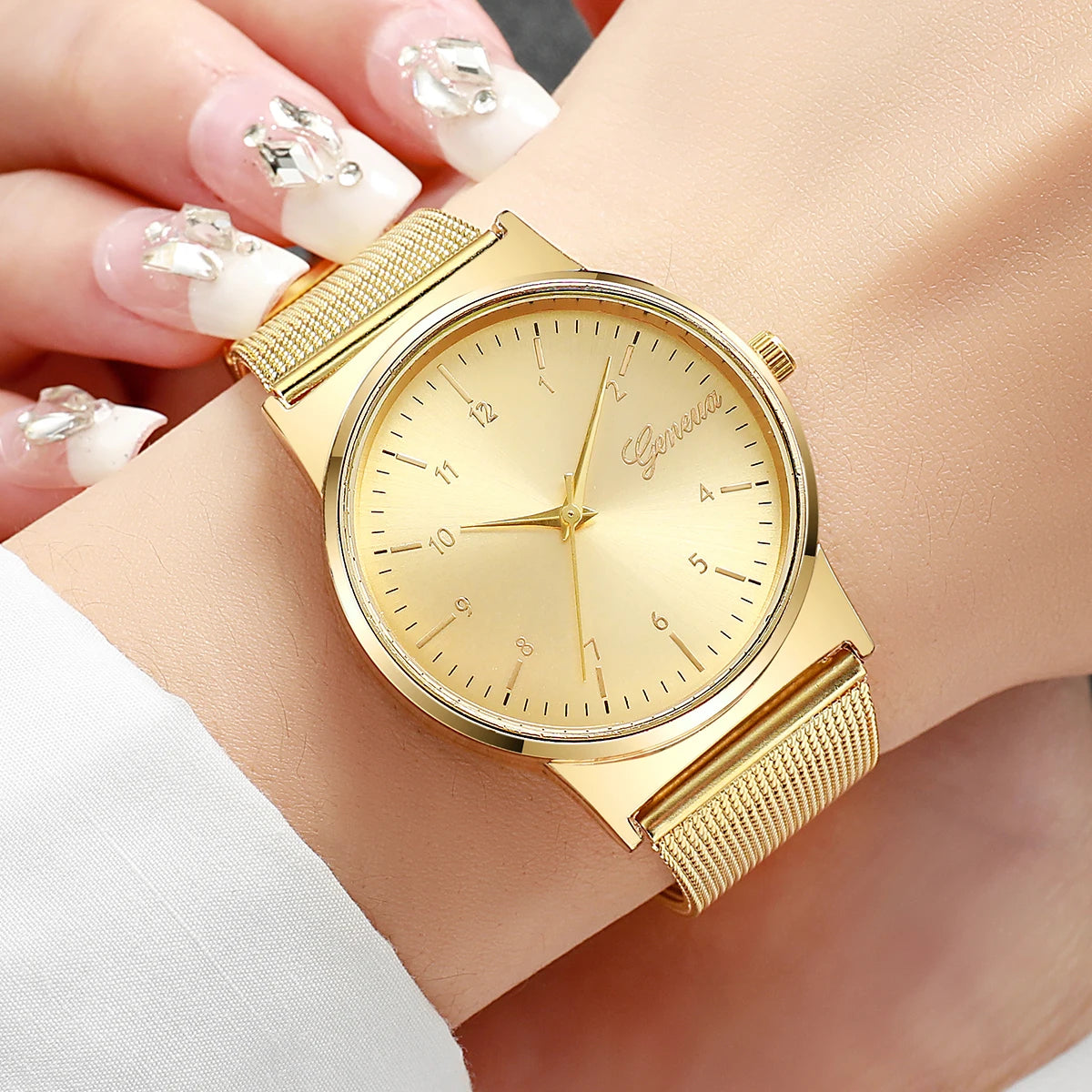 Women's Fashion Quartz Watch – Gold Mesh Band, Arabic Numerals, Elegant Style
